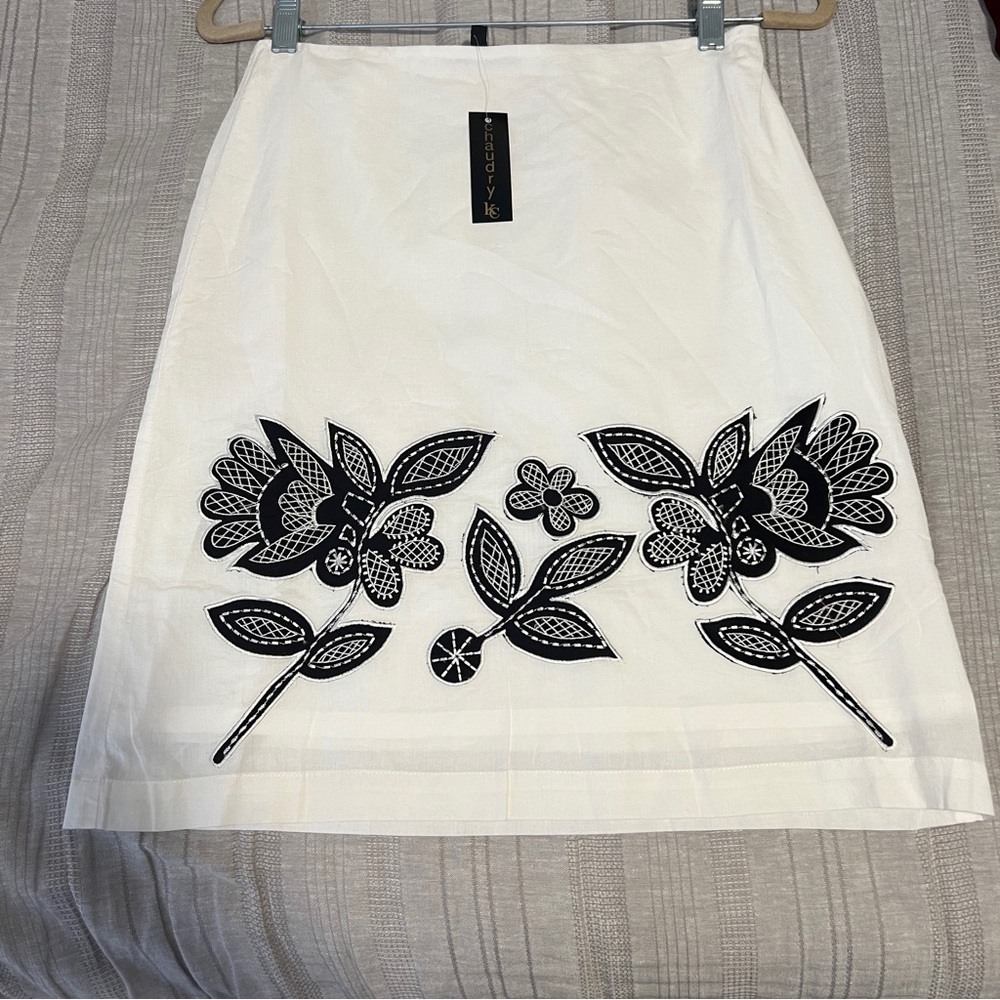 Chaudry KC NWT White skirt size SMALL